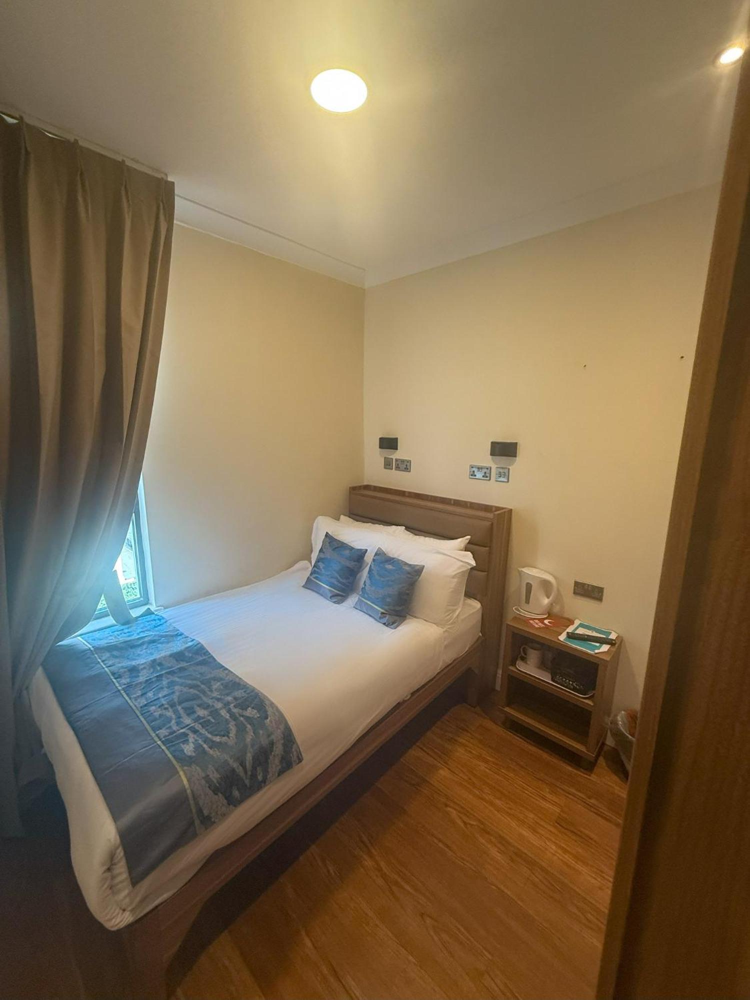 Olympia 3* London