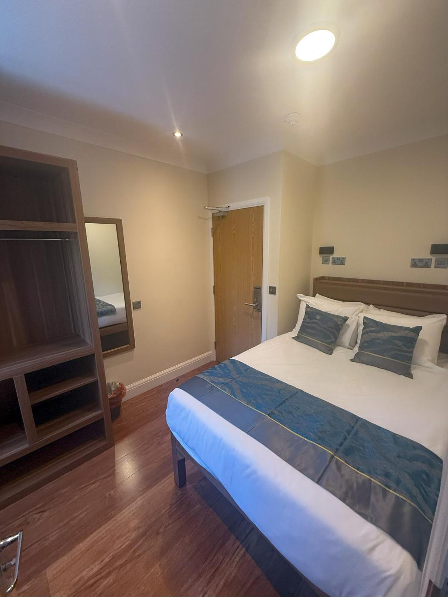 Olympia Hotel 3*